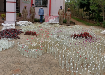 1,180 litres of country liquor seized in Nabarangpur, 1 arrested