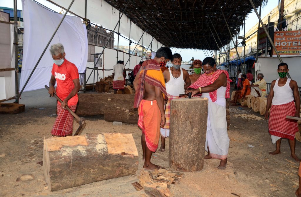 Eight servitors engaged in chariot construction in Puri test positive for Covid-19