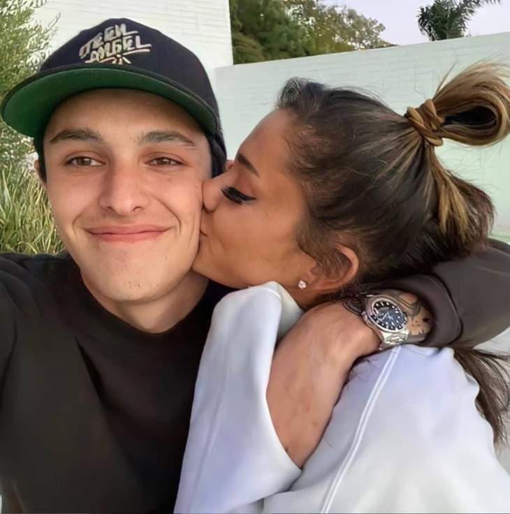 Pop Star Ariana Grande Marries Real Estate Agent Beau In An Intimate Ceremony Orissapost 