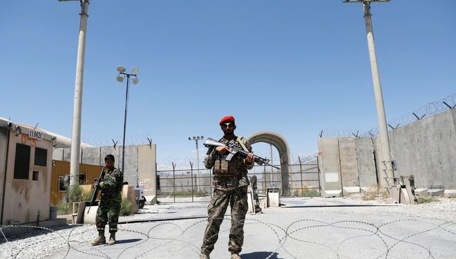 Afghan soldiers stand guard at the Bagram base in Parwan province. (File photo: Reuters)