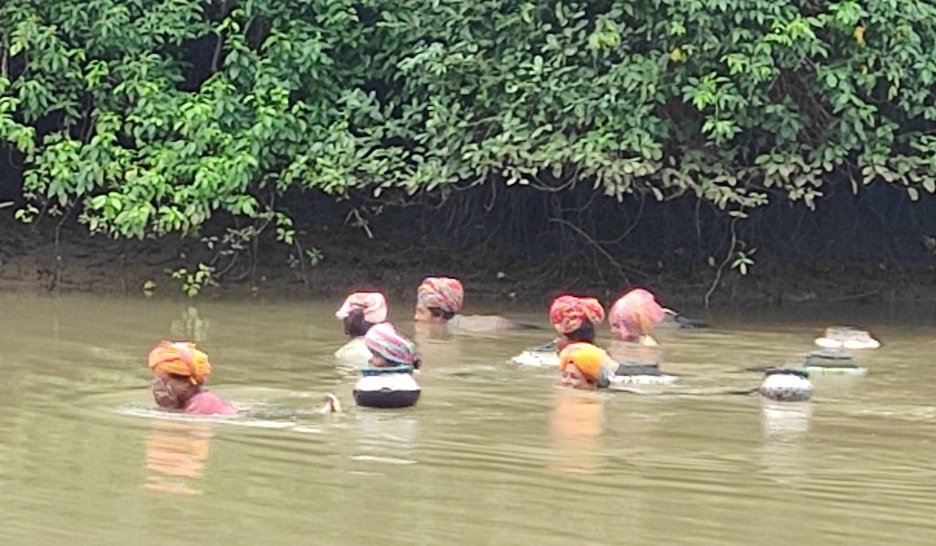 Women catching fish