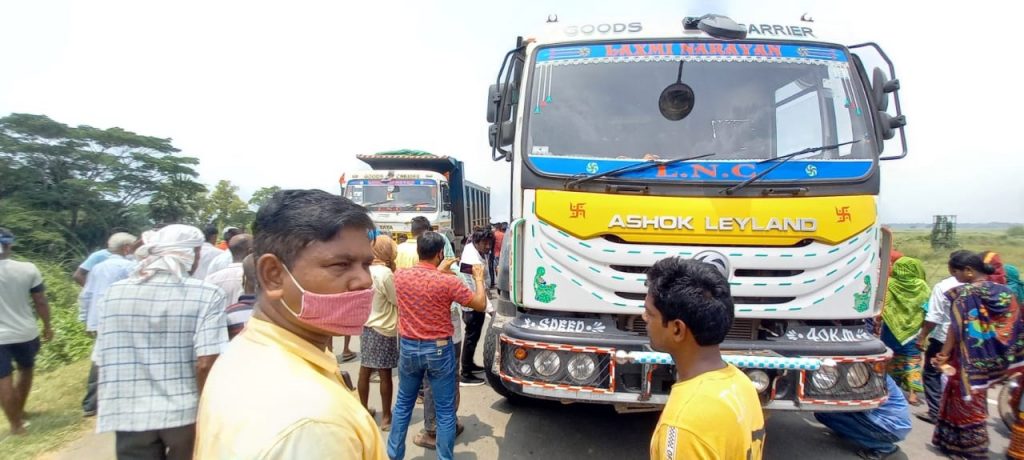 Protestors clash with cops over Kharasrota drinking water project in Kendrapara district