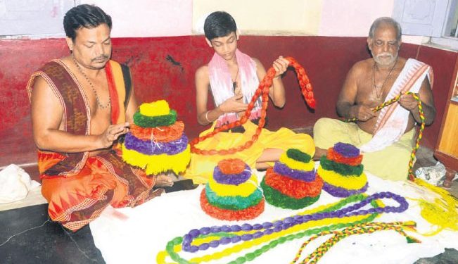 Rakhis for Lord Balabhadra, Lord Jagannath in final stages of preparation