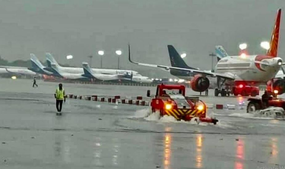 TN rain: Chennai airport partially closed, incoming flights diverted ...