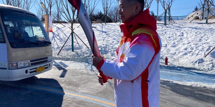 “Qi Fabao, a PLA regiment commander who sustained head injury while fighting bravely in the #Galwan Valley border skirmish with #India, is a torchbearer during Wed’s #Beijing2022 Winter Olympic Torch Relay.” Global Times tweeted. (Source: Global Times)