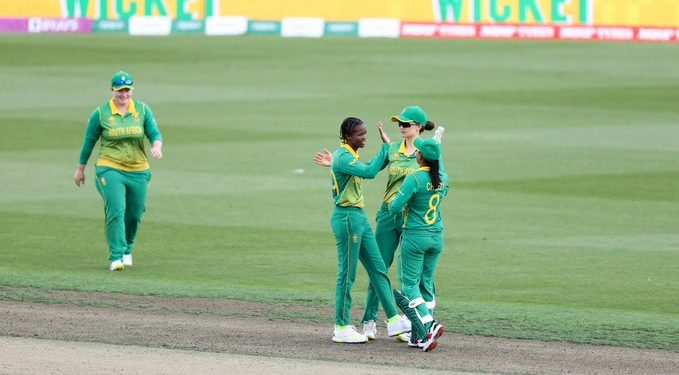 Women's WC: Kapp leads South Africa to a nervy two-wicket win over New Zealand