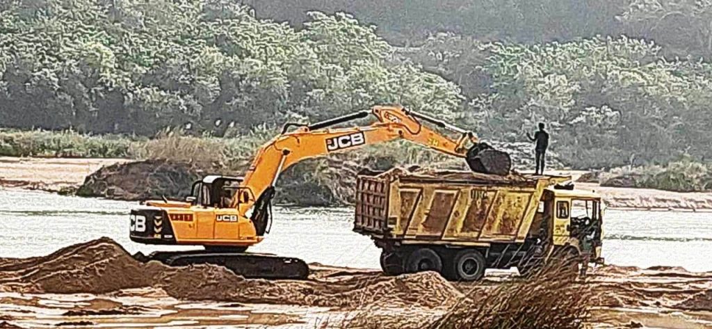 Illegal sand mining State loses over Rs 100cr revenue