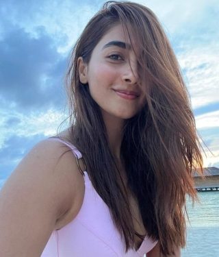 Pooja Hegde in love with food sent by Prabhas