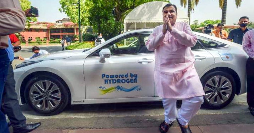 Gadkari drives hydrogen-powered car to Parliament