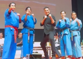 Watch: Akshay Kumar smashes bricks at Kudo tournament