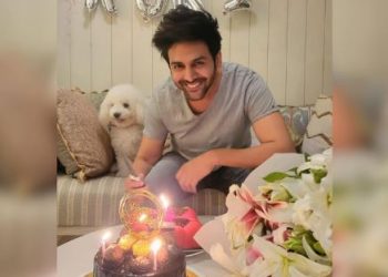 Kartik Aaryan shares birthday pics with family