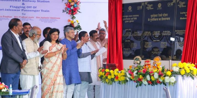 Union Ministers lay foundation stone of Bhubaneswar Railway Station redevelopment project Bhubaneswar: The foundation stone for the 'Redevelopment of Bhubaneswar Railway Station' as a world-class infrastructure was laid Thursday by Union Ministers Dharmendra Pradhan, Pralhad Joshi and Ashwini Vaishnaw. Speaking at the foundation stone laying function Railway minister Ashwini Vaishnaw said priority is being given for the development of railways in Odisha. "Now Odisha is getting more than 10 thousand crores instead of Rs 700 to 800 crores before 2014. Now Railway is constructing about 300 kilometre of rail line in a year instead of a mere 20 to 30 kilometre earlier," Vaishnaw. He informed that 36 railway stations of Odisha are now being upgraded with modern facilities where every corner of the state has been given priority. These apart, the Jagannath circuit will also run within a few days, he said. The Railway minister said the 'Redevelopment of Bhubaneswar Railway Station' will have a number of facilities with modern infrastructure and amenities. The construction period of the project is 24 months from the start of the work, added Vaishnaw. Union Education Minister Dharmendra Pradhan who hails from Odisha and Union Steel and Mines minister Pralhad Joshi praised Vaishnaw for utilising Electronics and Information Technology in Railways and speeding up the infrastructural development in the country by laying new lines and redeveloping the stations and also providing amenities for the benefit of the people. The Puri-Jaleswar Passenger train was flagged off from Bhubaneswar station. In another function at Angul, Odisha Chief Minister Naveen Patnaik flagged off Sambalpur-Shalimar Express train. The chief minister said the much awaited Sambalpur -Shalimar Express via Talcher-Dhenkanal and Bhadrak will fulfil the aspirations of the people of this area. Later, the 14 km long Angul-Balaram New Railway Line was inaugurated at the function held at Electrical Loco Shed, Angul. PTI Bhubaneswar, Railway Station