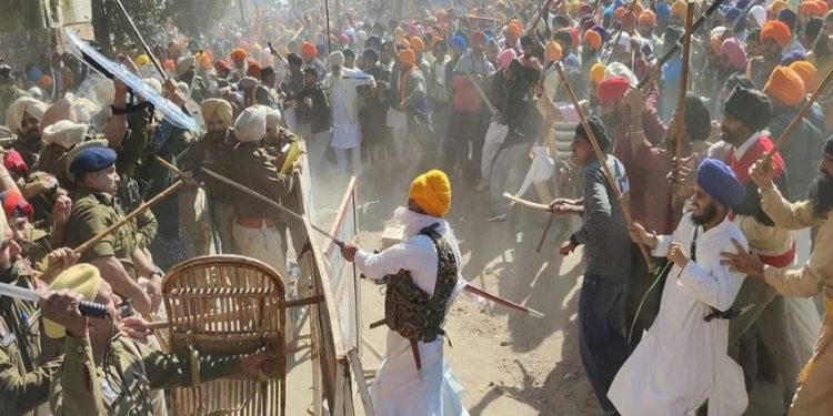 Clash between Punjab Police and radical preacher Amritpal Singh's supporters outside Ajnala Jail (Image: Twitter)