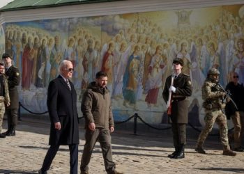 US President Joe Biden and Ukraine's President Volodymyr Zelenskiy walk next to Saint Michael’s cathedral, amid Russia's attack on Ukraine, in Kyiv, Ukraine February 20, 2023. (PC: Reuters)