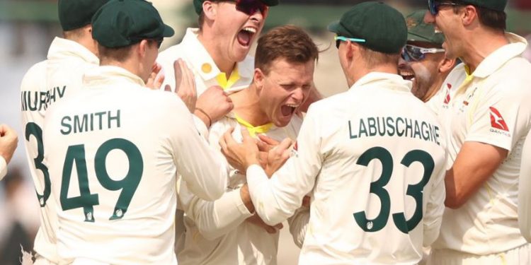 Australia celebrate Matthew Kuhnemann's first Test wicket (Image: marnus3cricket/Twitter)