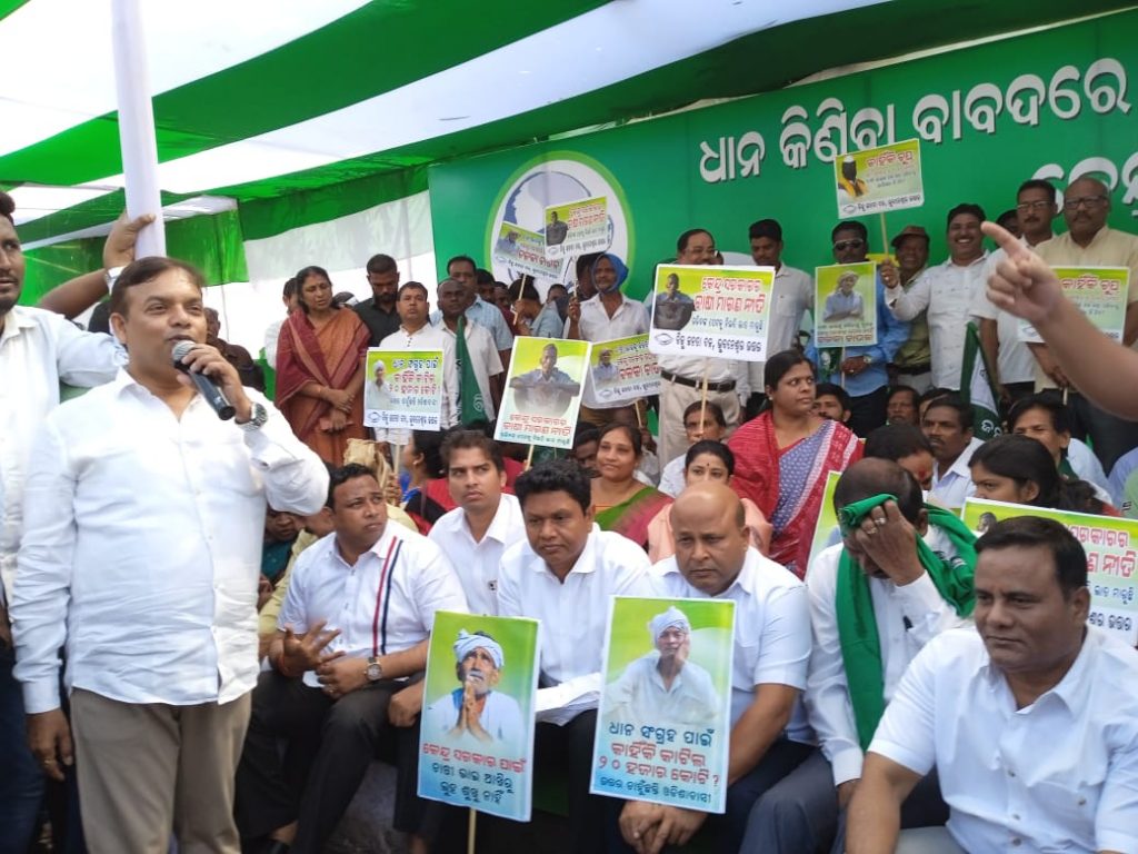 BJD protests over paddy procurement, PMGKAY issues