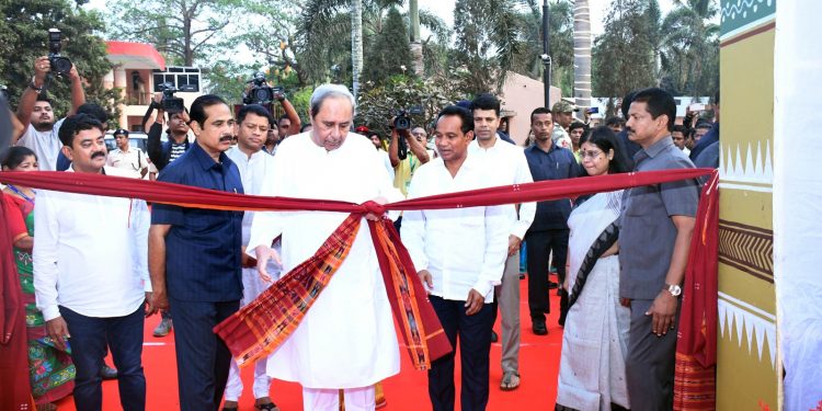 Naveen Patnaik inaugurates Adivasi Mela