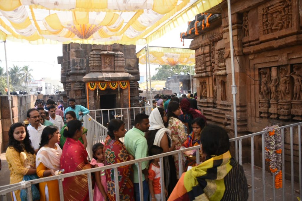 Devotees in large number throng Shiva temples in Odisha