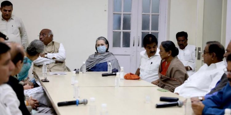 Congress's high level meeting after Rahul Gandhi's disqualification from Lok Sabha (Courtesy: Mahesh_Chitnis/Twitter)