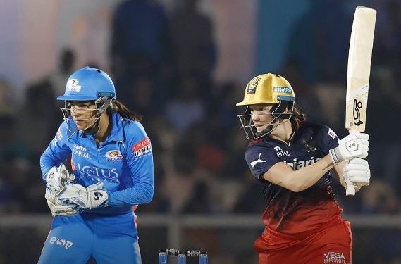 Megan Schutt's crucial 20 runs off 14 balls helps RCB put a total of 155 against MI (Image: RCBTweets/Twitter)