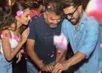 Ram Charan cuts birthday cake on RC15 set with Kiara Advani