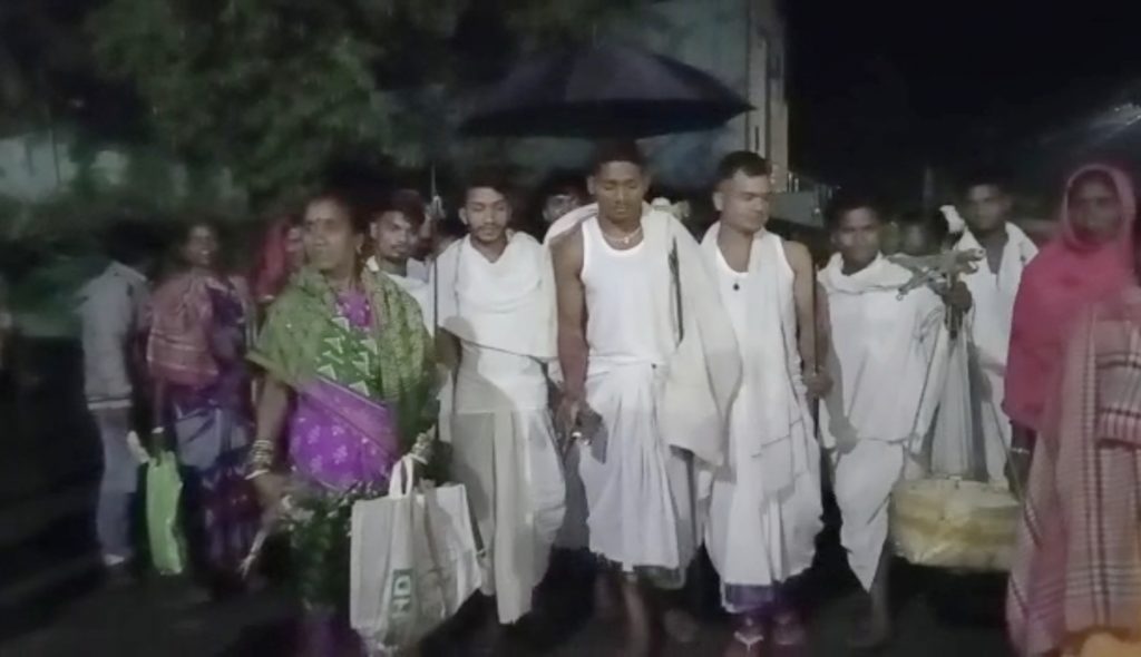 Groom, family walk 28 km for wedding due to drivers' strike in Odisha