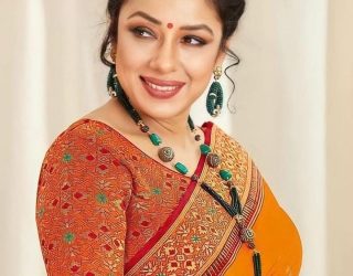 Rupali Ganguly celebrates birthday on 'Anupamaa' set, says 'I love birthdays'