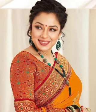 Rupali Ganguly celebrates birthday on 'Anupamaa' set, says 'I love birthdays'