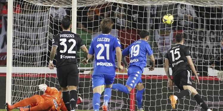 Empoli's Francesco Caputo, second right, scores their side's third goal of the game during the Serie A soccer match between Empoli and Juventus, at the Carlo Castellani stadium in Empoli, Italy, Monday, May 22, 2023. (Marco Bucco/LaPresse via AP)