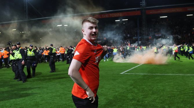 Soccer Football - Championship - Play-off - Semi Final - Second Leg - Luton Town v Sunderland - Kenilworth Road, Luton, Britain - May 16, 2023
A Luton Town fan celebrates during a pitch invasion after the match Action Images via Reuters/Lee Smith EDITORIAL USE ONLY. No use with unauthorized audio, video, data, fixture lists, club/league logos or 'live' services. Online in-match use limited to 75 images, no video emulation. No use in betting, games or single club	/league/player publications.  Please contact your account representative for further details.