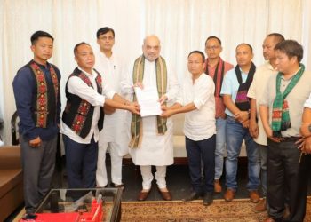 Amit Shah meets the representatives of Kuki community, discusses the situation in Manipur (Image: AmitShah/Twitter)