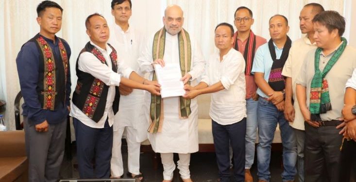 Amit Shah meets the representatives of Kuki community, discusses the situation in Manipur (Image: AmitShah/Twitter)