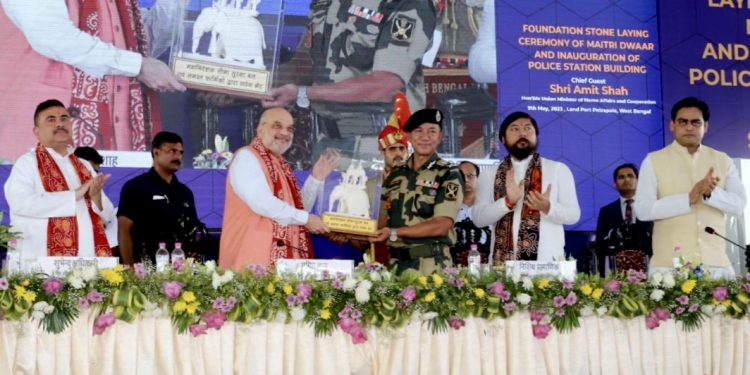 Amit Shah inaugurates and lay the foundation stone of several projects of the Land Ports Authority of India and the Border Security Force  in North 24 Parganas district, West Bengal (Image: AmitShah/Twitter)