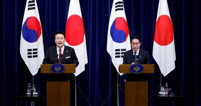 Japanese PM Fumio Kishida with South Korean President Suk Yeol at a press briefing (Courtesy: japantimes.com)