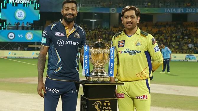 MS Dhoni and Hardik Pandya at the toss of IPL 2023's Qualifier 1 match between Chennai Super Kings and Gujarat Titans (Image: iplt20.com)