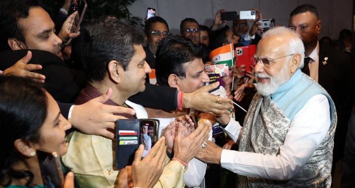 PM Narendra Modi being welcomed by Indian community in Australia at Sydney Airport (Image: narendramodi/Twitter)