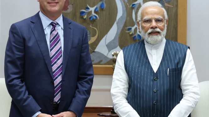 Prime Minister Narendra Modi with Walmart's CEO Doug McMillon (Image: WalmartInc/Twitter)