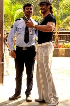 Vidyut Jammwal brings a smile to security guard's face with selfie