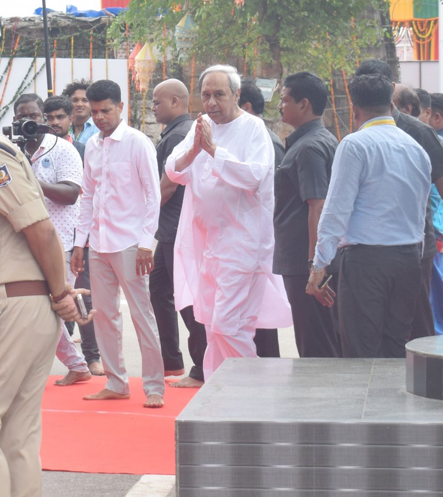 Odisha CM Naveen Patnaik felicitates people for giving land for 'Ekamra' project around Lingaraj temple