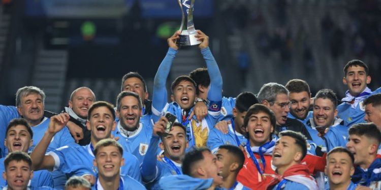 Uruguay team win the U-20 World Cup 2023 beat Italy 1-0 (Image: livescore/Twitter)