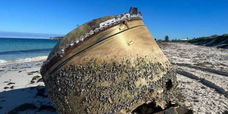 Unidentified object on Australia shore