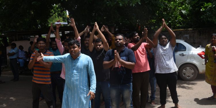 JE (Civil) aspirants demonstrate in front of OSSC office in Bhubaneswar over question paper leak