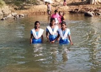 Odisha_Students swim across river to attend school in Gajapati district