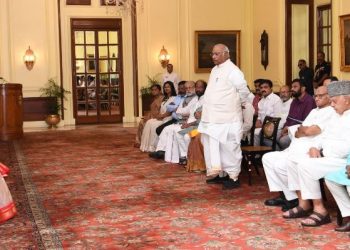 INDIA MPs' delegation meets President