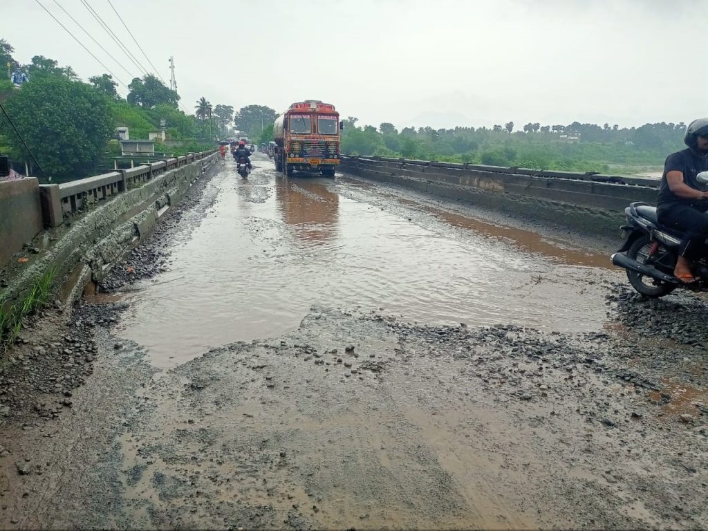 NH-326 turns deathtrap for commuters