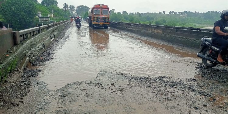 NH-326 turns deathtrap for commuters