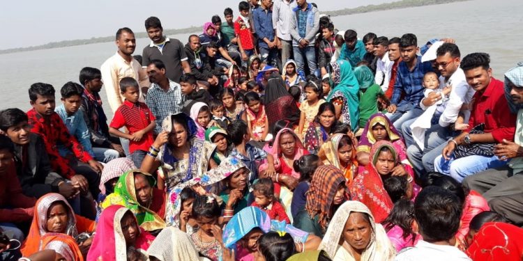 Boat Rules thrown to winds at river ghats of Kendrapara