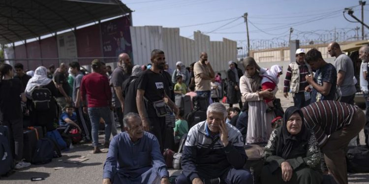 Egypt-Gaza border crossing opens, letting desperately needed aid flow to Palestinians