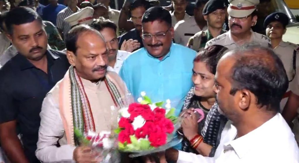 New Governor of Odisha Raghubar Das arrives in Puri ahead of swearing-in ceremony