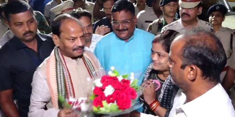 New Governor of Odisha Raghubar Das arrives in Puri ahead of swearing-in ceremony